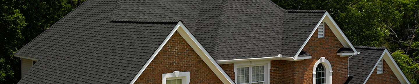 Overhead view of a home that has a roof with new architectural shingles. Renoviso installs GAF & CertainTeed roofing.